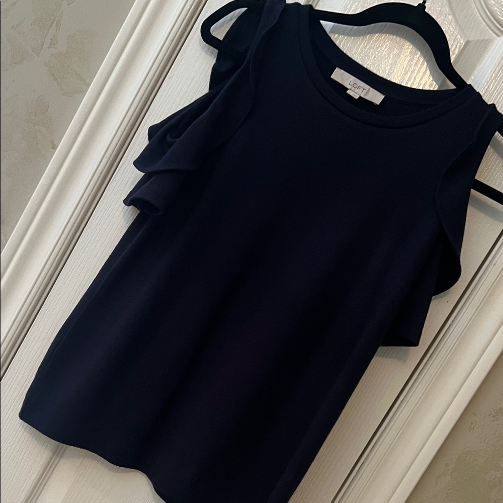 LOFT Women's Navy Ruffle Short Sleeve Top  💙